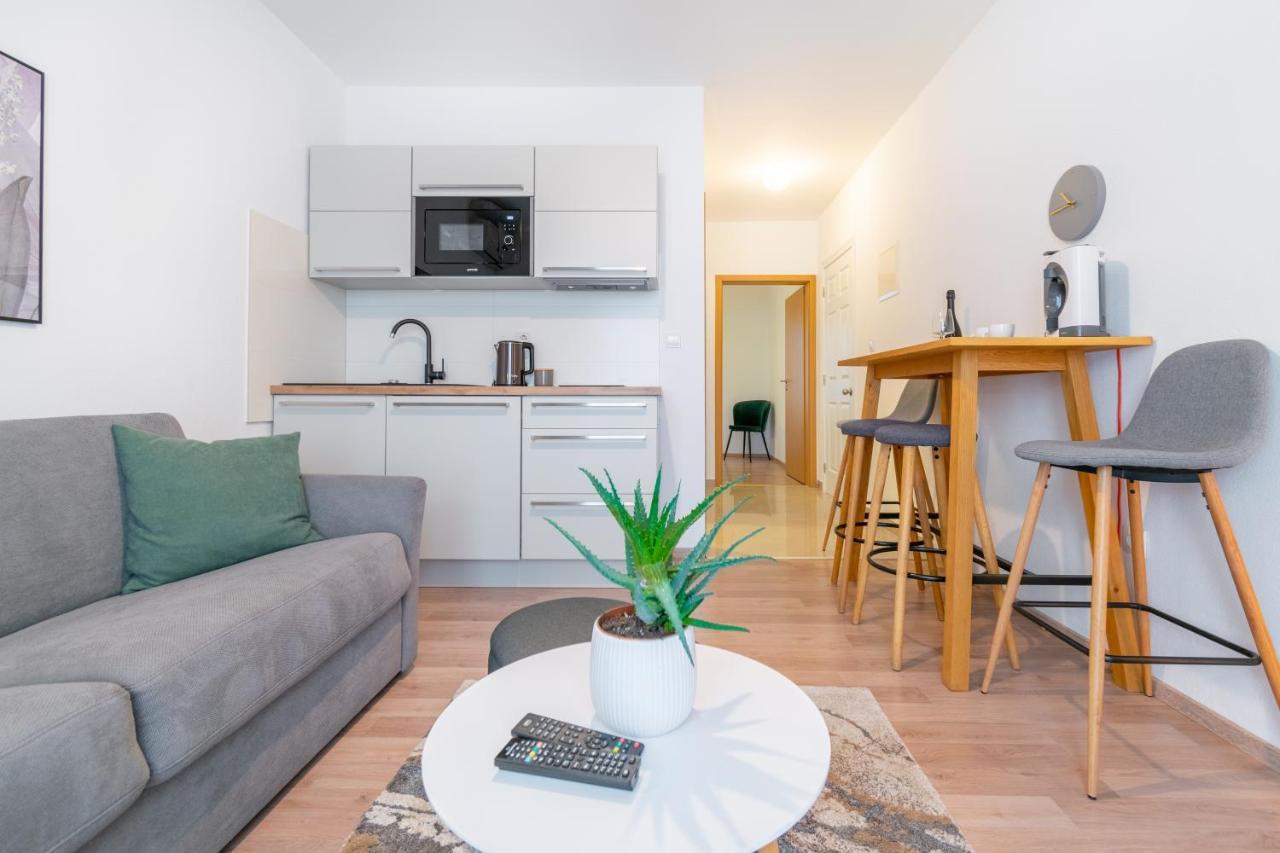 Apartmani Eterovic Baska Voda Bagian luar foto