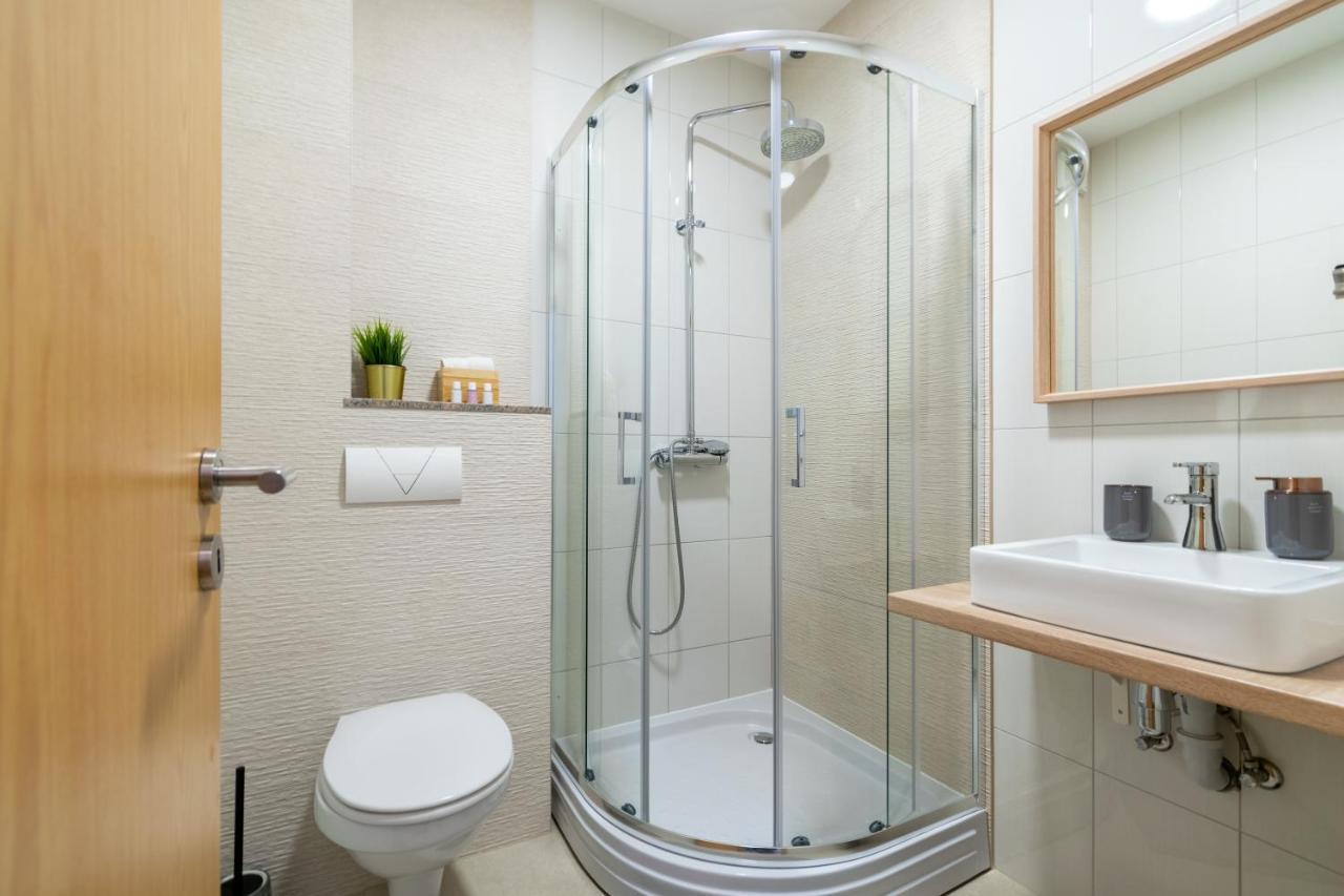 Apartmani Eterovic Baska Voda Bagian luar foto
