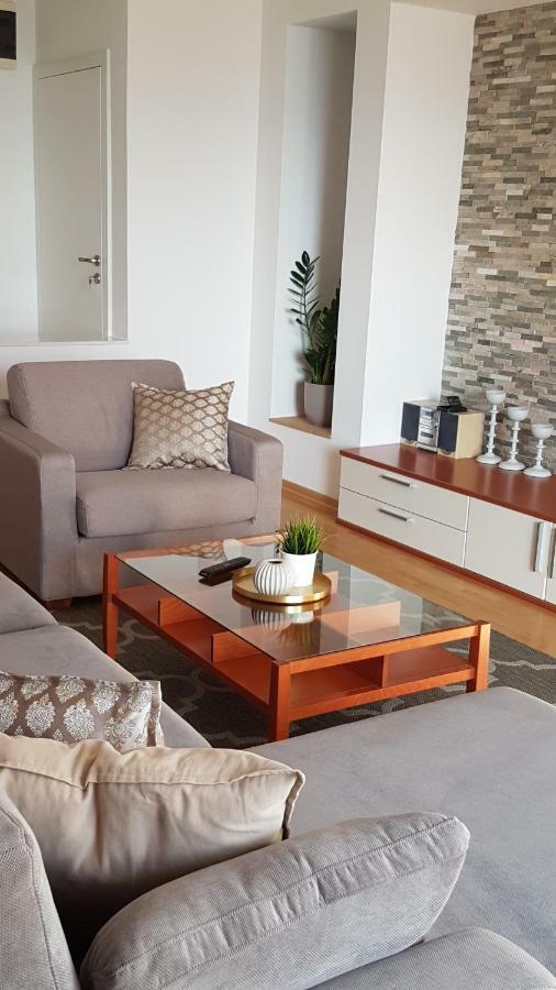 Apartmani Eterovic Baska Voda Bagian luar foto
